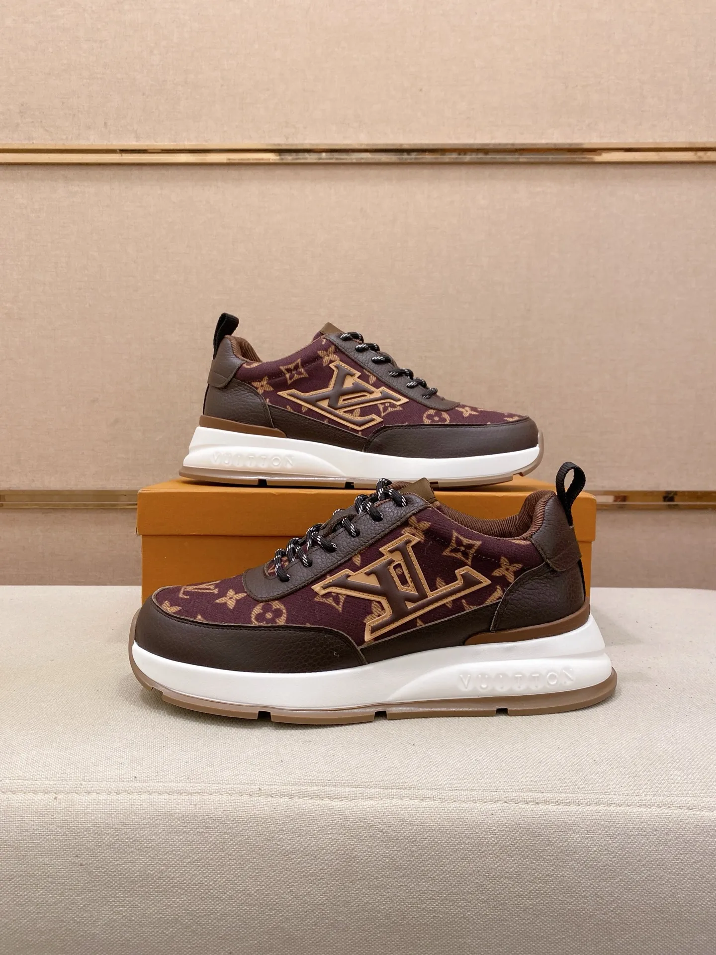 Factory price: 442💰🎉🎉LV~Louis Vuitton trendy men's shoes, new shipments, latest matching, same style as the official website, super high quality, best-selling season [strong][strong][strong] Selected first-layer cowhide, comfortable and breathable mesh lining, original last, comfortable on the feet, wear-resistant rubber outsole, size: 38-44.